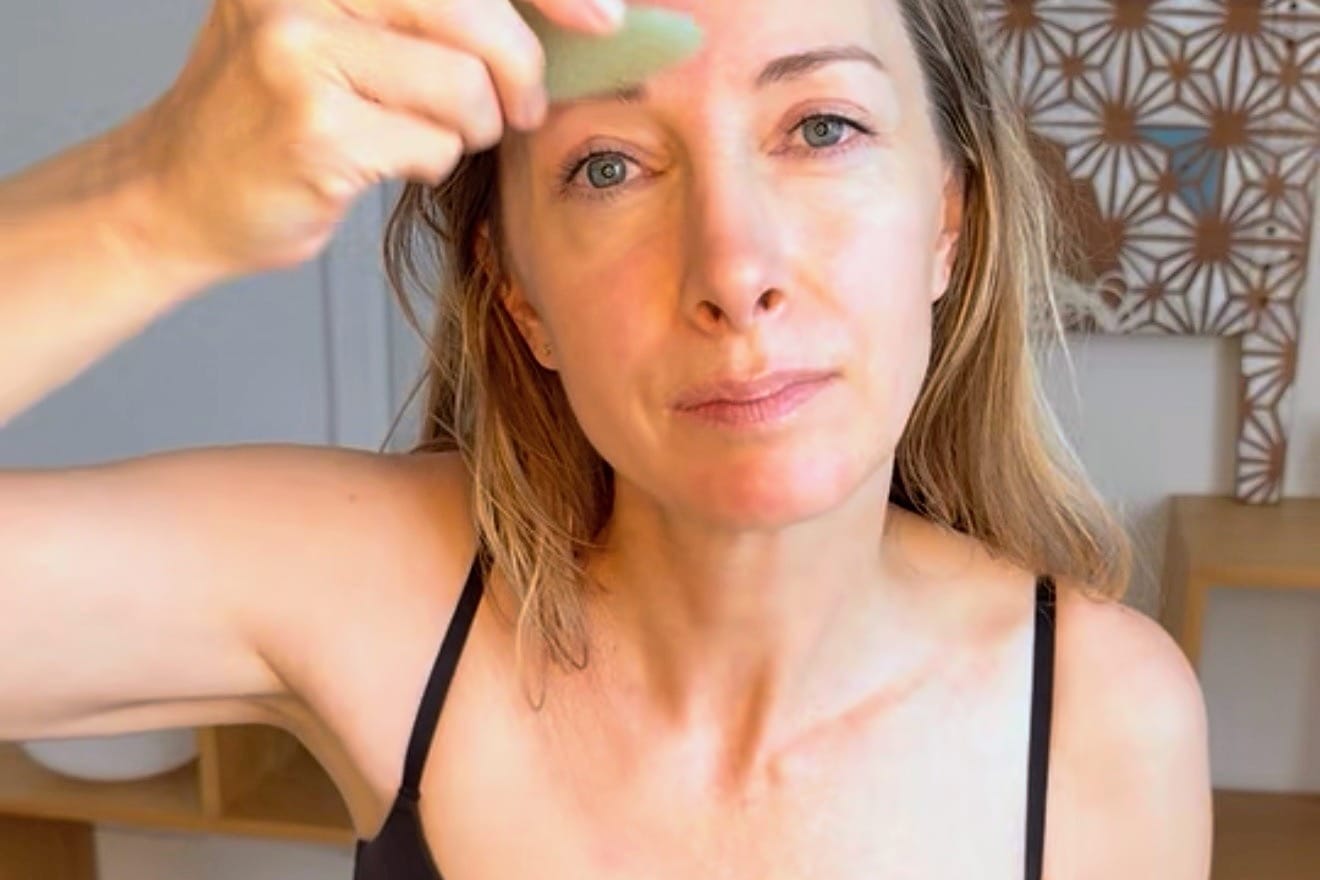 Facial Gua Sha: A Step-by-Step Practice for Glow and Calm